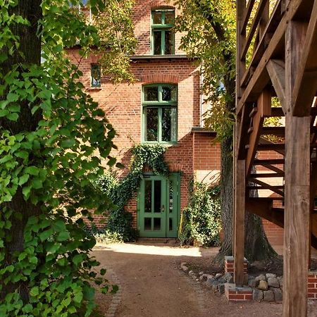 Gasthaus Und Pension "Zum Hauenden Schwein" Woerlitz Exterior photo