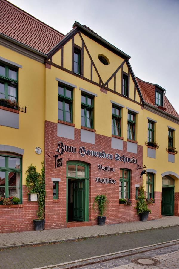 Gasthaus Und Pension "Zum Hauenden Schwein" Woerlitz Exterior photo